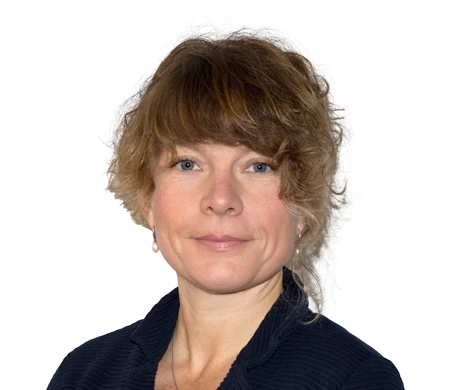 Sabrina Haas, responsible for Marketing Services at CREATON, looks calmly into the camera and smiles slightly. She has medium-length, curly, light brown hair with bangs. She is wearing a dark blouse and gold earrings.