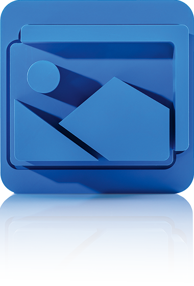 Le symbole est bleu unicolore et se compose d'un carré environnant aux coins arrondis. On y trouve un rectangle avec deux montagnes stylisées en bas et un soleil au-dessus. Ce symbole représente le module Digital Asset Management de crossbase.