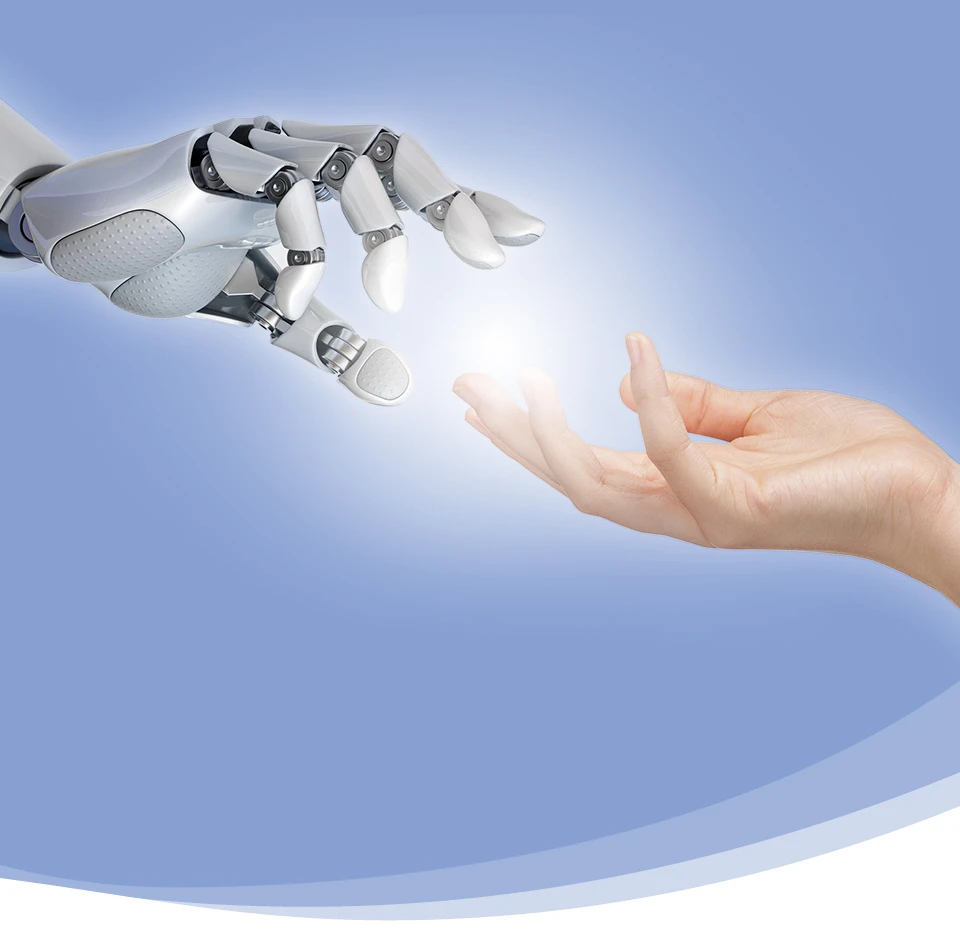 Une main robotique et une main humaine se touchent presque au milieu de l'image, comme si elles se transmettaient quelque chose.